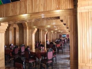 Hotel Pamposh Srinagar  Exterior photo